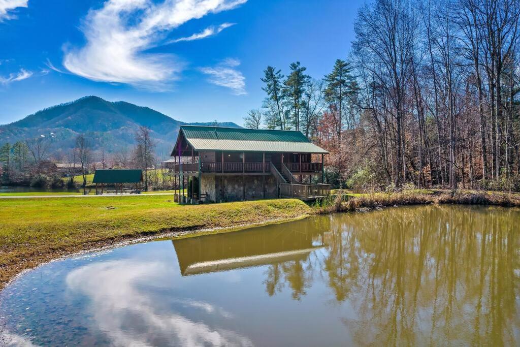 Spectacular Mtns Views With Private Hot Tub With Pool Table And Private Pond Villa Sevierville Exterior photo