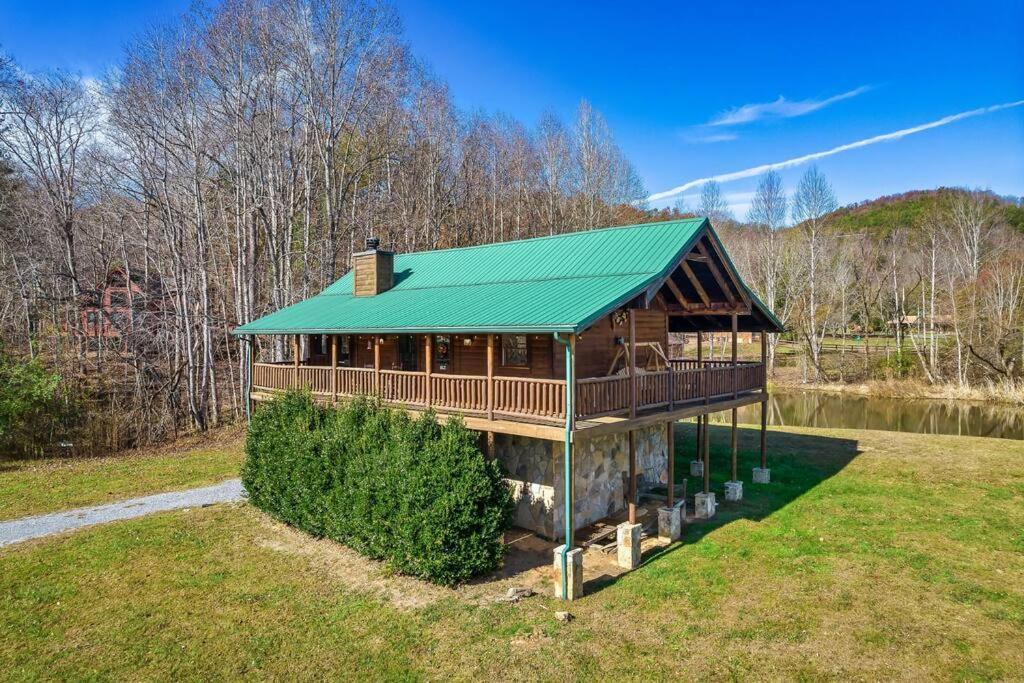 Spectacular Mtns Views With Private Hot Tub With Pool Table And Private Pond Villa Sevierville Exterior photo