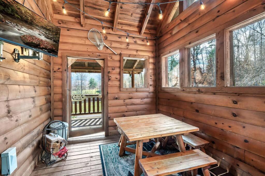 Spectacular Mtns Views With Private Hot Tub With Pool Table And Private Pond Villa Sevierville Exterior photo