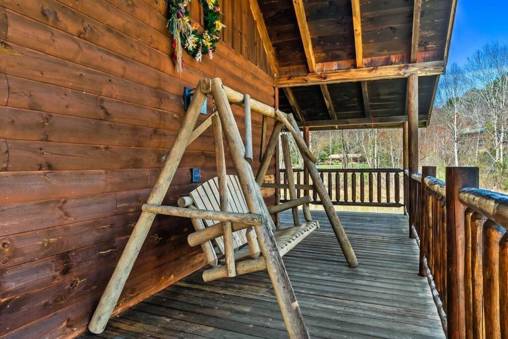 Spectacular Mtns Views With Private Hot Tub With Pool Table And Private Pond Villa Sevierville Exterior photo