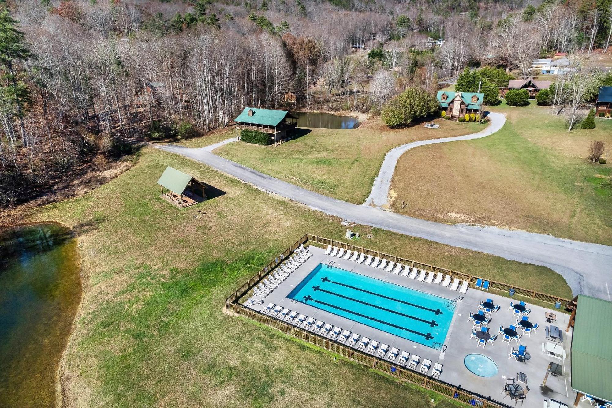 Spectacular Mtns Views With Private Hot Tub With Pool Table And Private Pond Villa Sevierville Exterior photo